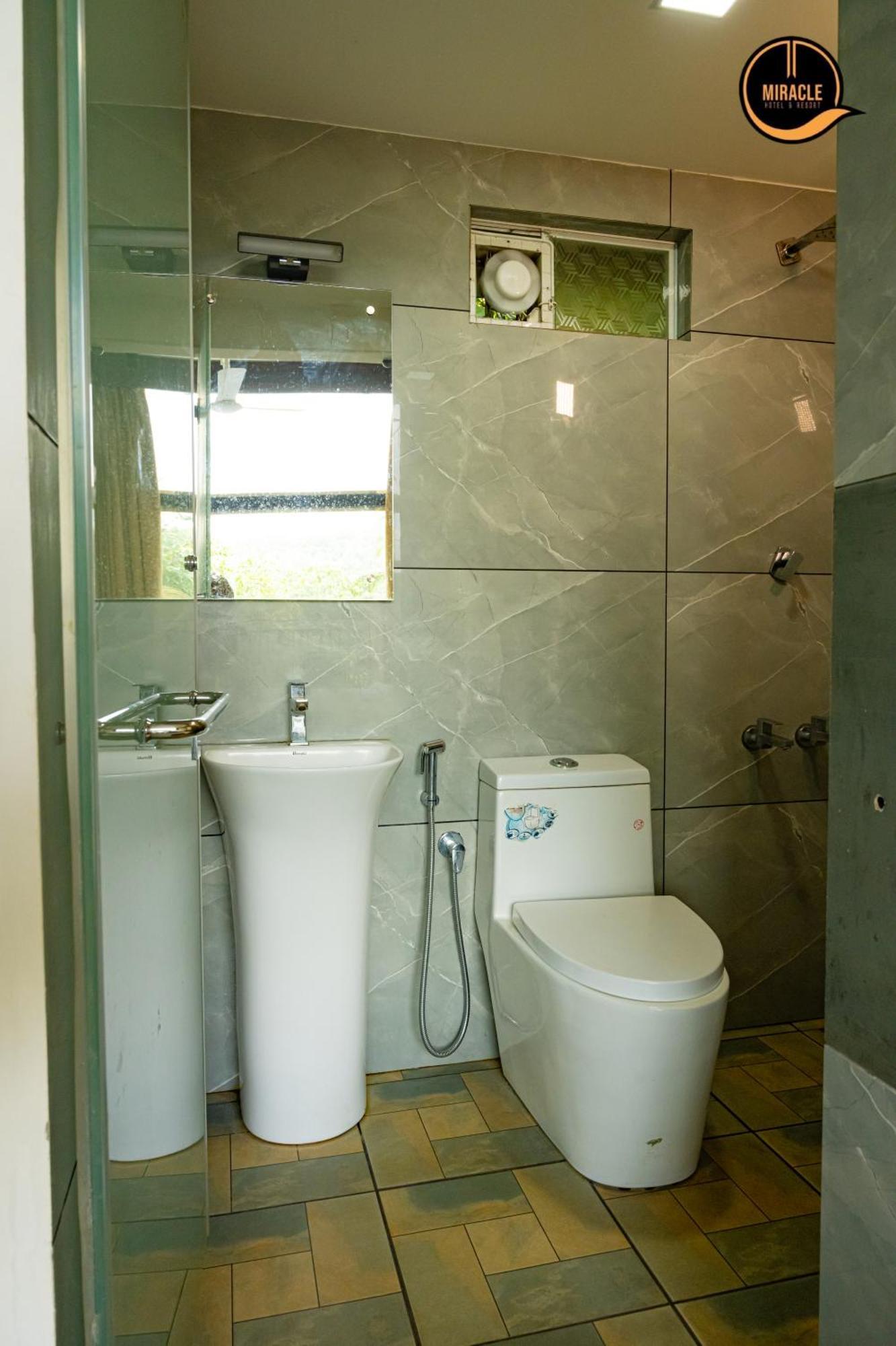 Miracle Hotel And Resorts Kozhikode Extérieur photo